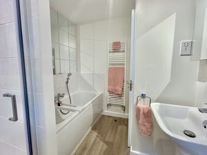 Family Bathroom- click for photo gallery